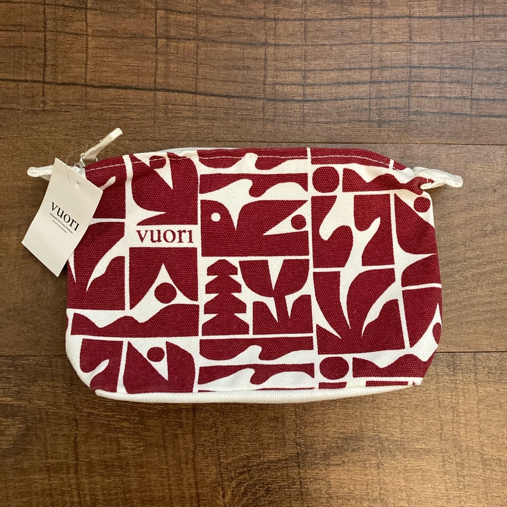 VUORI  Holiday 2025 Cosmetic Pouch Strawberry Print x Cody Hudson NWT